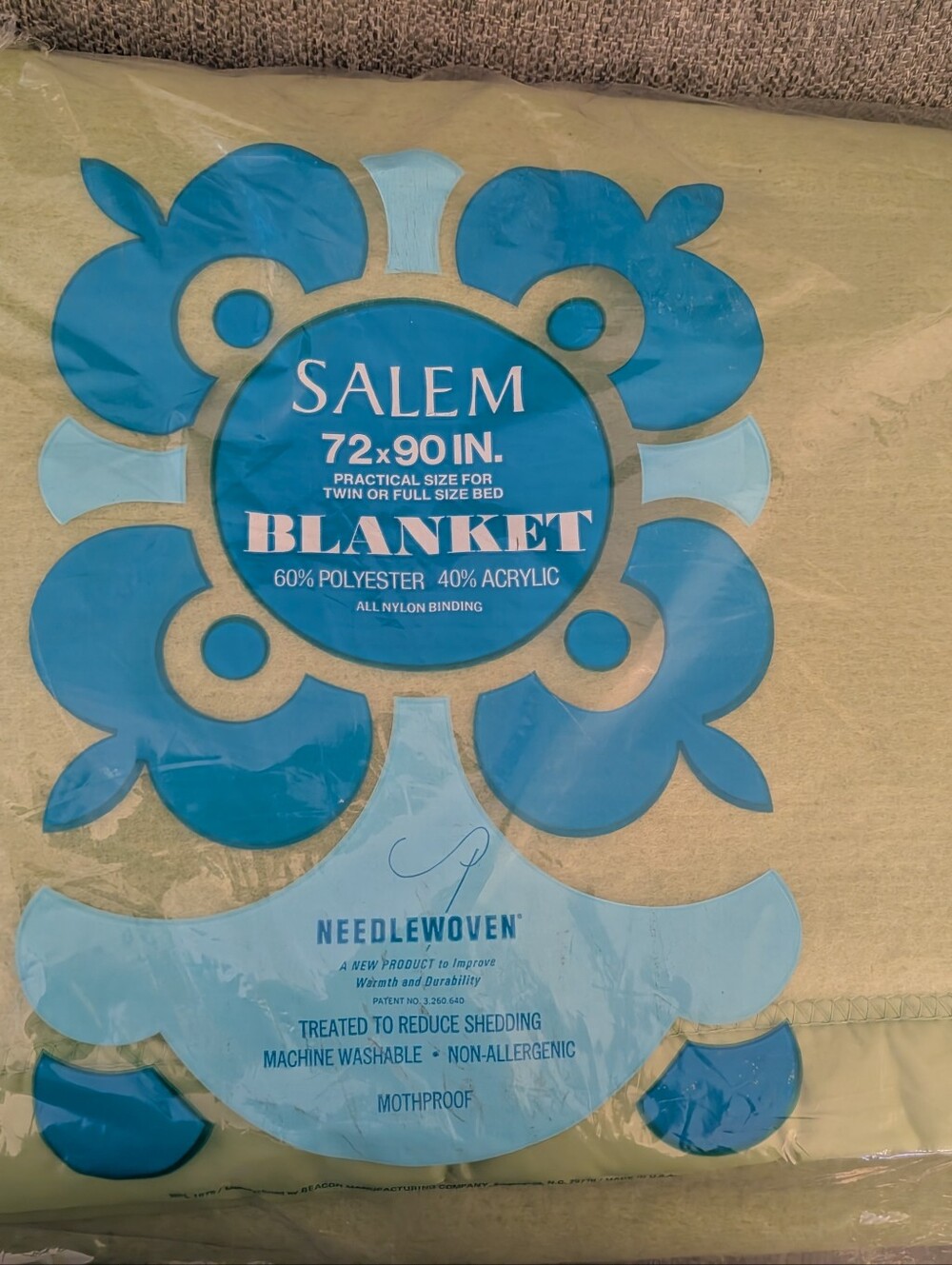 Vintage 1970s Salem Poly Acrylic Satin-Edge Green Blanket Twin/Full 72 x 90 New